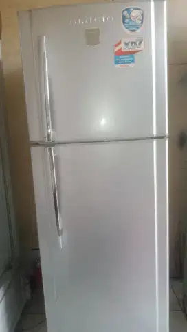 Kulkas 2 pintu GLACIO ori