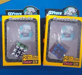 Gantungan kunci rubik