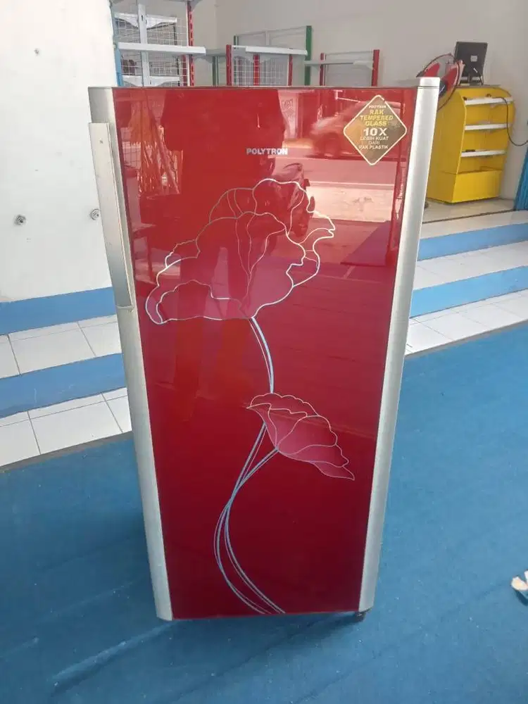 Kulkas Polytron Merah