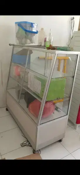 Etalase kue uk lebar 1meter tinggi 1,5meter