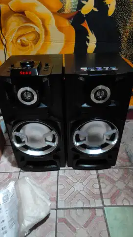 Salon polytron pas8e12