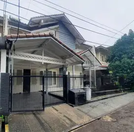 Rumah Bagus Semi Furnished di Bona Indah. Ada Pool.