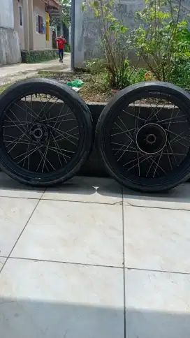 Velg lebar bekas RX king r17