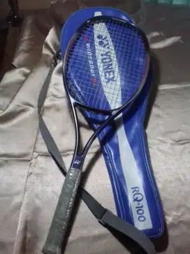 Raket tenis lawas