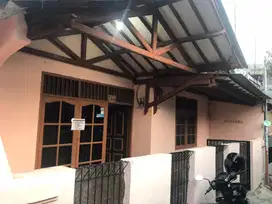 DIKONTRAKKAN/DISEWAKAN RUMAH 2 LANTAI 3 KAMAR DI CILEDUG PURIBETA