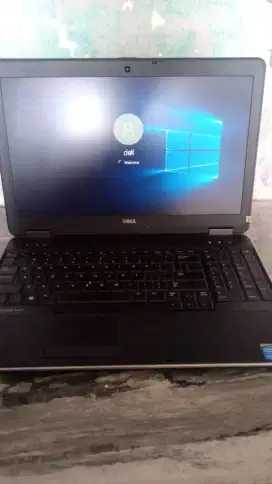 Laptop dell M2800 corei7