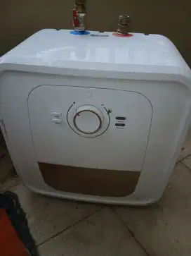 Water Heater elektrik elektrolux 15 liter
