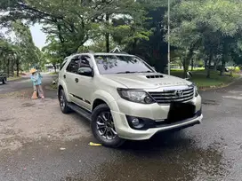 FORTUNER 2.5 VNT DIESEL A/T 2014 Silver Low Km