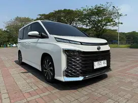 TOYOTA VOXY 2.0 TSS MATIC 2022 - ISTIMEWA DP MINIM