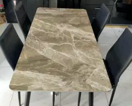Meja makan dan 4 kursi informa