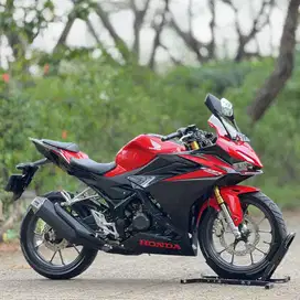 HONDA NEW CBR150R 2023 MERAH HITAM KM 4K PAJAK PANJANG LIKE NEW
