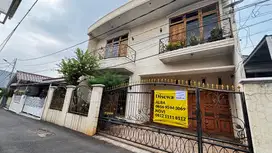 Rumah 2 Lantai Cantik Furnished Di Tebet Jaksel, Baru Di Cat Kembali