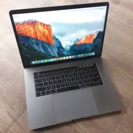 Macbook pro 2017 touchbar 15 inch ram 16gb ssd 512gb core i7 dual vga