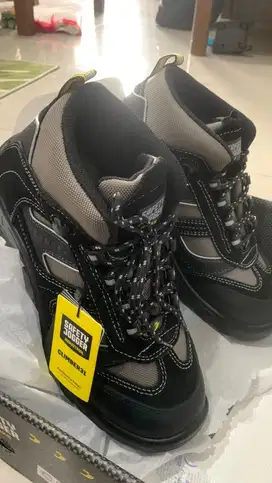 Sepatu Safety Jogger Climber 31