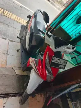 Honda beat FI merah