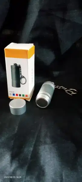 Pembuka mahnet display aksesoris