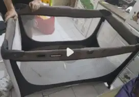 Tempat tidur bayi