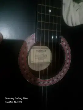 Gitar akustik yamaha