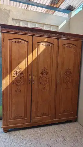 LEMARI JATI 3 PINTU