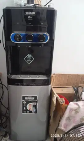 Dispenser galon bawah sanken