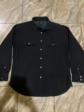 Kemeja Jobby Hitam SlimFit Size 16 1/2