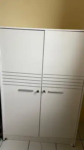 Lemari putih 2 pintu