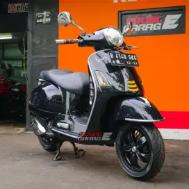 VESPA GTS 300 HPE HITAM 2019