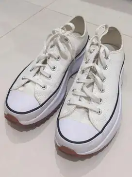 Converse Run Star Hike Canvas Platform Unisex Sneakers - White/Putih