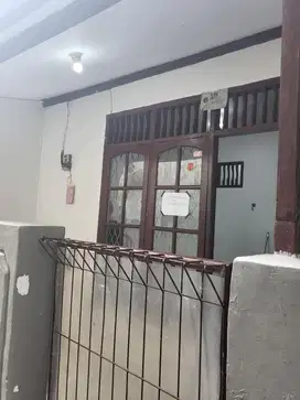 Rumah Dikontrakan di Asem baris Tebet