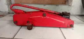 Dongkrak mobil kondisi bekas pakai sendiri