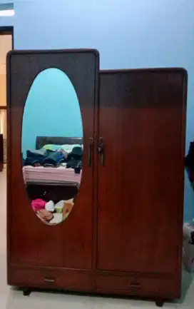 Lemari pakaian jati