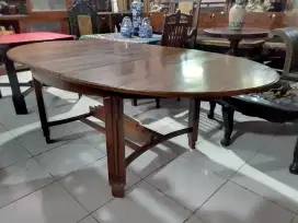 ...Meja Oval...