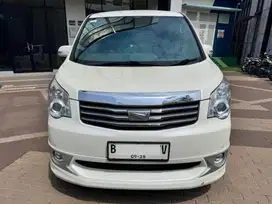 Toyota Nav1 V AT 2013