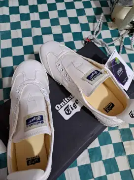Jual sepatu baru slip on