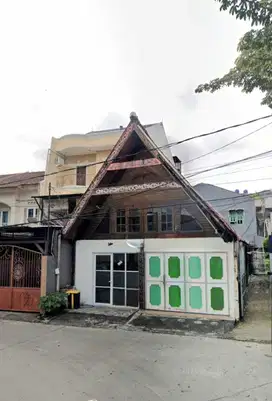 Rumah Hoek 2 Lantai Cocok Untuk Hunian Keluarga Duri Kepa