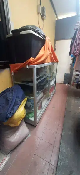 Etalase mulus bekas usaha