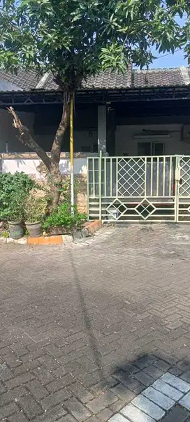 Dijual rumah siap huni row jln 4 mobil di Star Safira Rdgency Sidoarjo