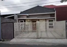 Rumah Bangunan Baru Negotiable di Karanglo Indah Blimbing Malang
