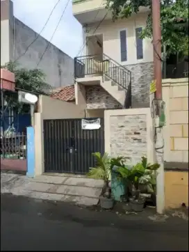 DI JUAl KOST DEKAT KAMPUS PERTAMINA KEBAYORAN LAMA JAKARTA SELATAN