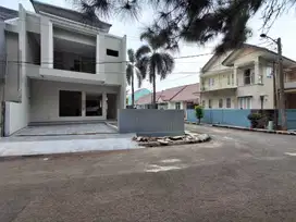 Di Jual Rumah Baru 2 Lantai Hook Villa Melati Mas Serpong