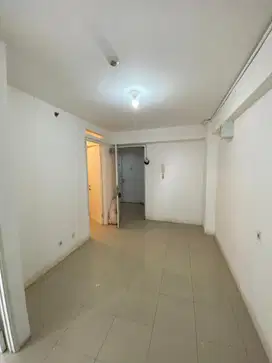 Di type 2 kamar kosongan Apartemen Bassura lantai rendah