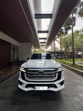 Toyota Land Cruiser VXR 300