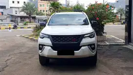 Toyota Fortuner 2.4 VRZ Diesel AT Putih Facelift 2019 Km 68Rb Record