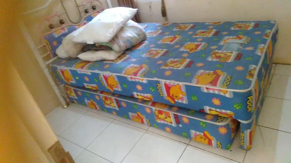 Dijual tempat tidur