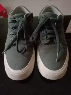 Sepatu eiger ori