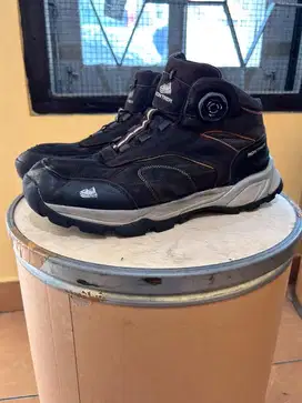 Sepatu hiking gunung montmer size 44