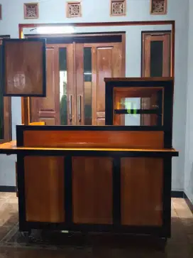 Gerobak jualan bahan kayu mahoni