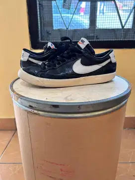 Nike low blazer size 44
