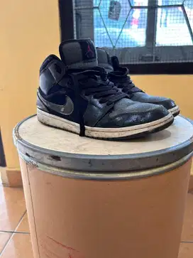 Nike jordan 1 mid size 41
