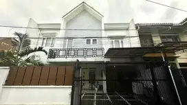 Jual Rumah Modern Murah Siap Huni 3 Lantai di  Turangga Bandung